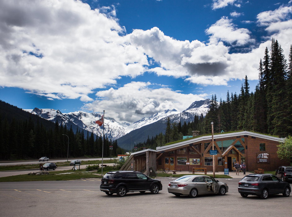 Cars parked at the Glacier National Park information centre