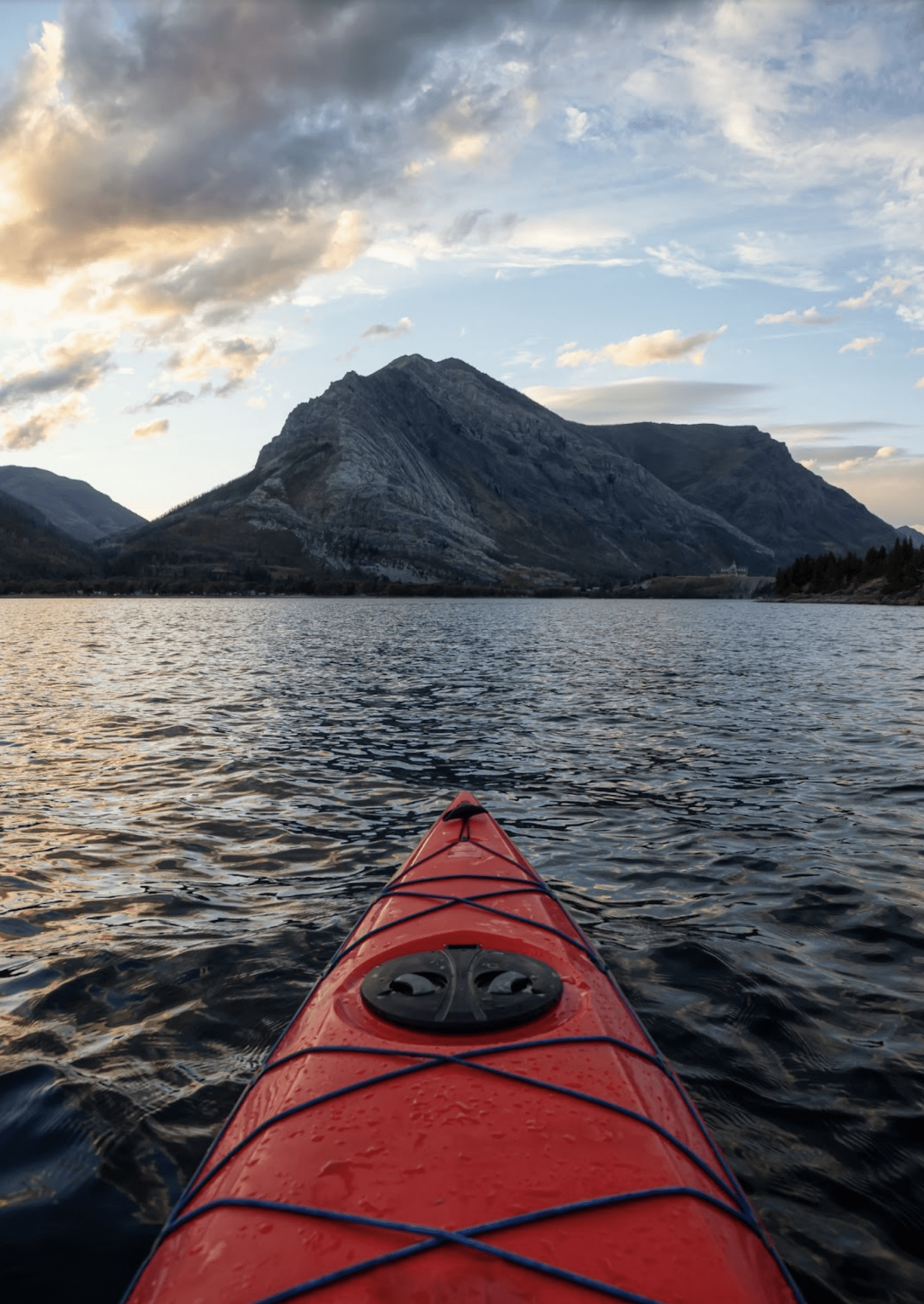 Kayak dans les montagnes